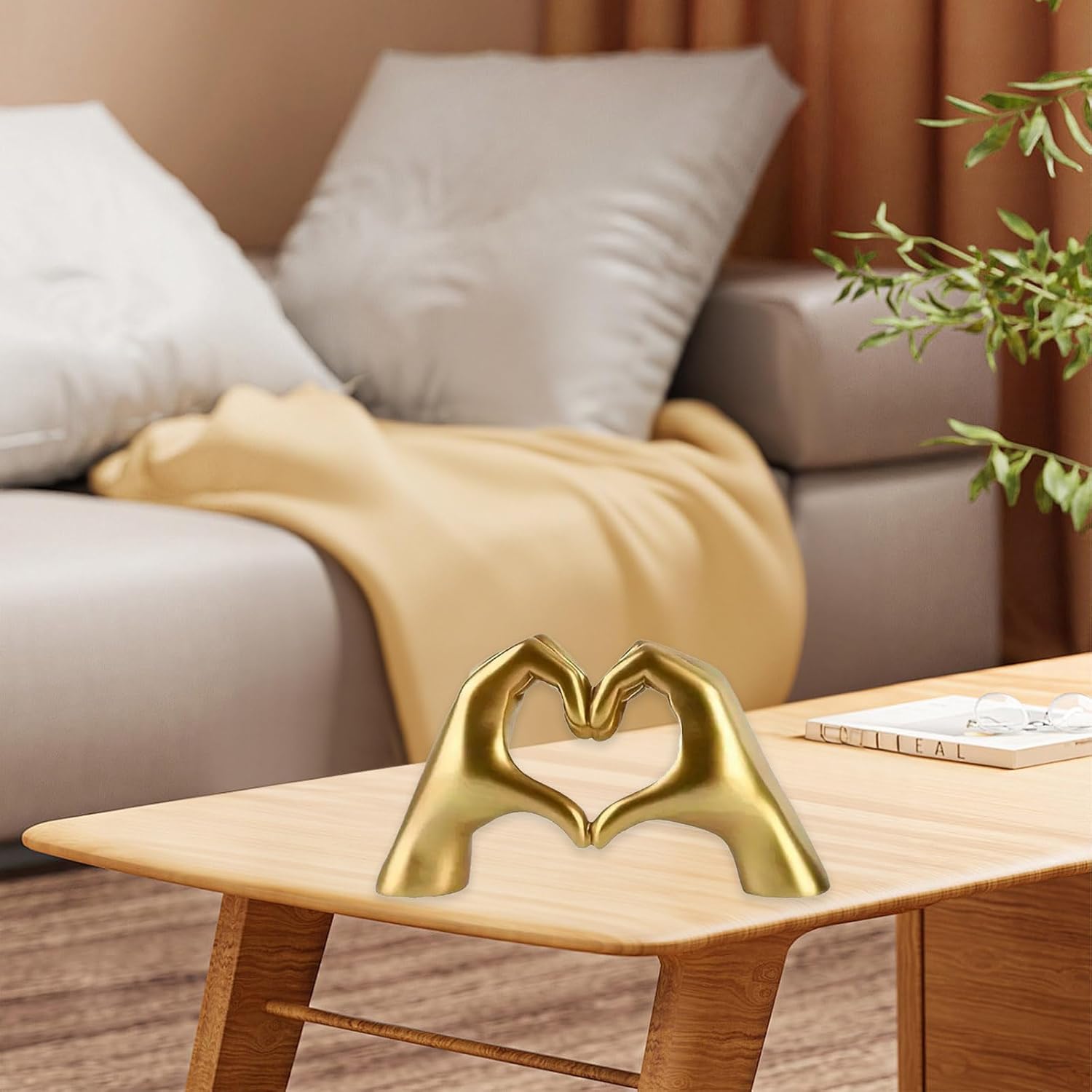 Panthra 2PCS Heart Hands Sculpture Gold and Black