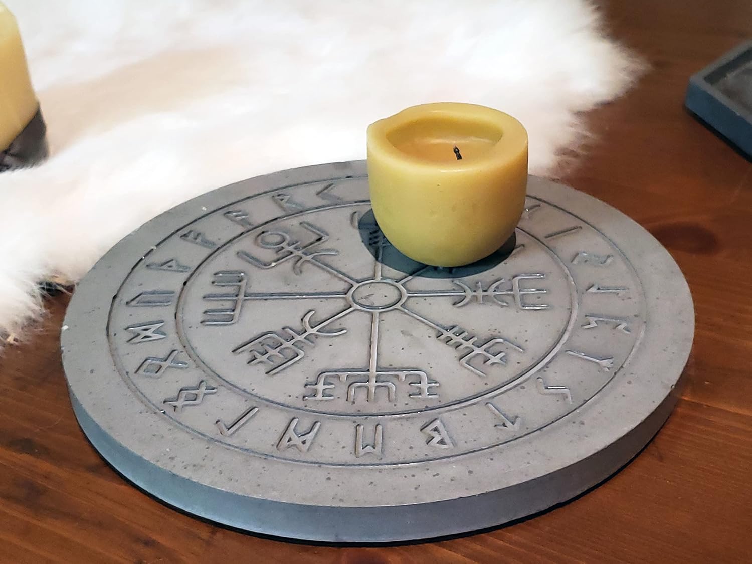 Viking Vegvisir Stone Altar Display Riser Black